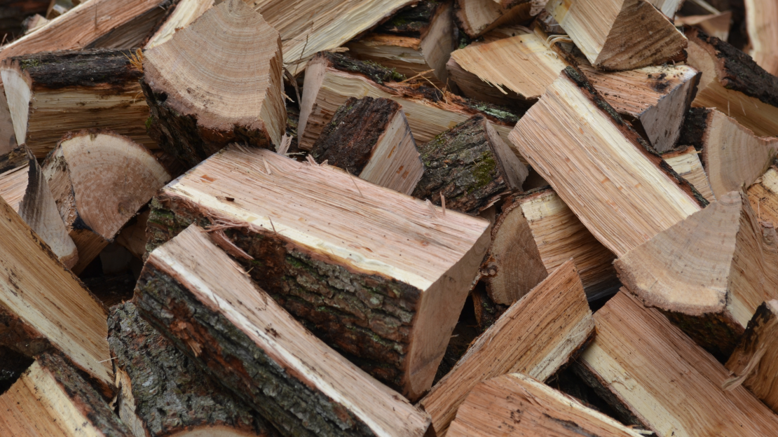 Hasított tűzifa Vigh Ilona képe